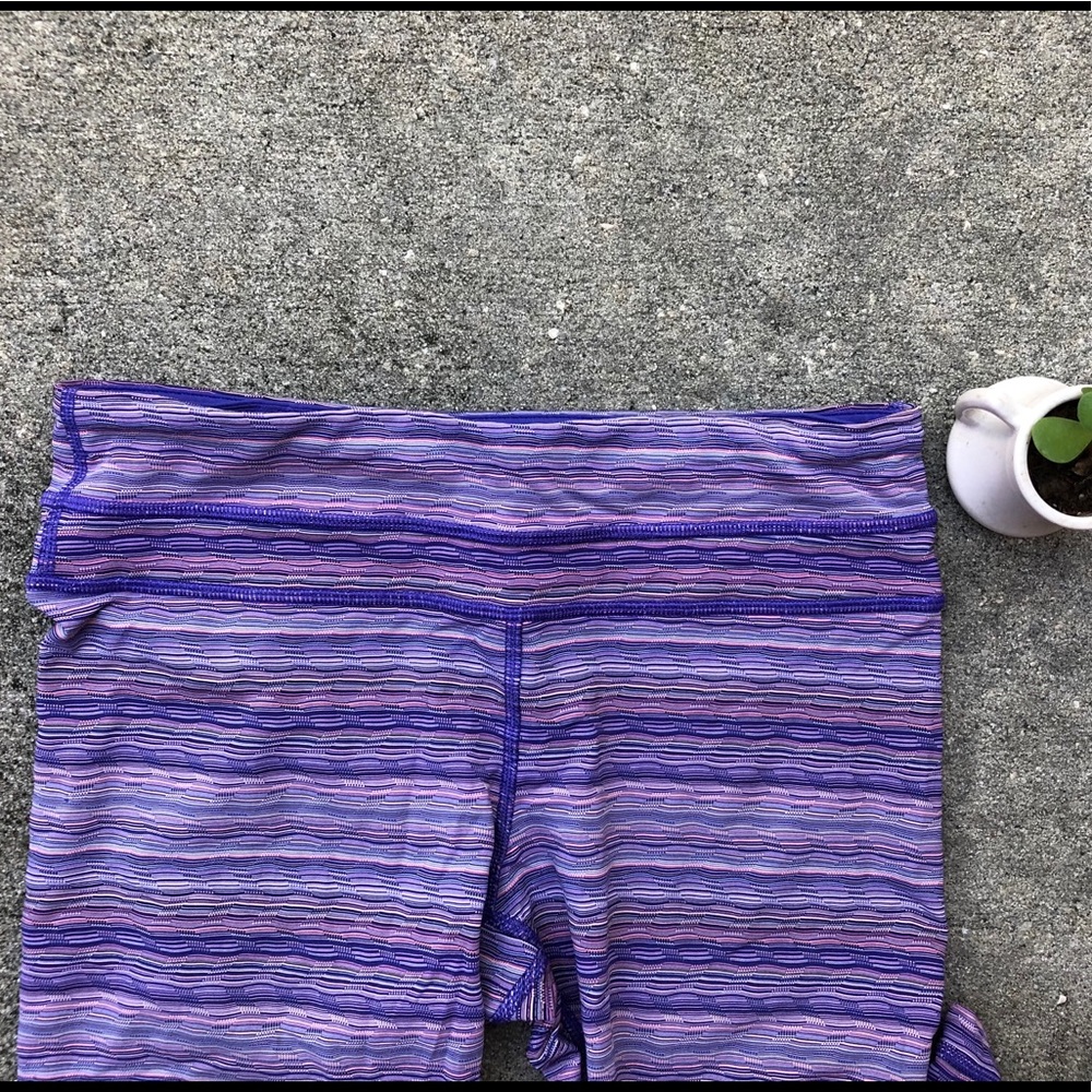LULULEMON. Women’s. Leggings. Size 6. - Picture 2 of 10